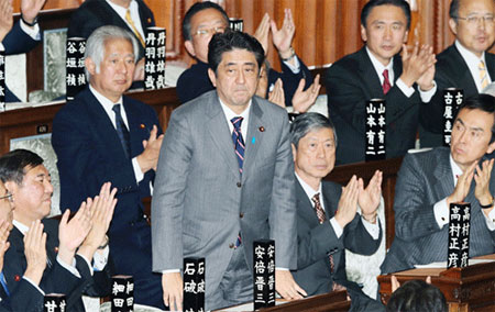 นายชินโซ อาเบะ นายกฯคนใหม่ของญี่ปุ่นประกาศนโยบายบริหารประเทศ